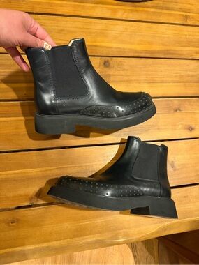 Tod's Black Leather Chelsea Boots with Studded Toe Trim Very good used condition